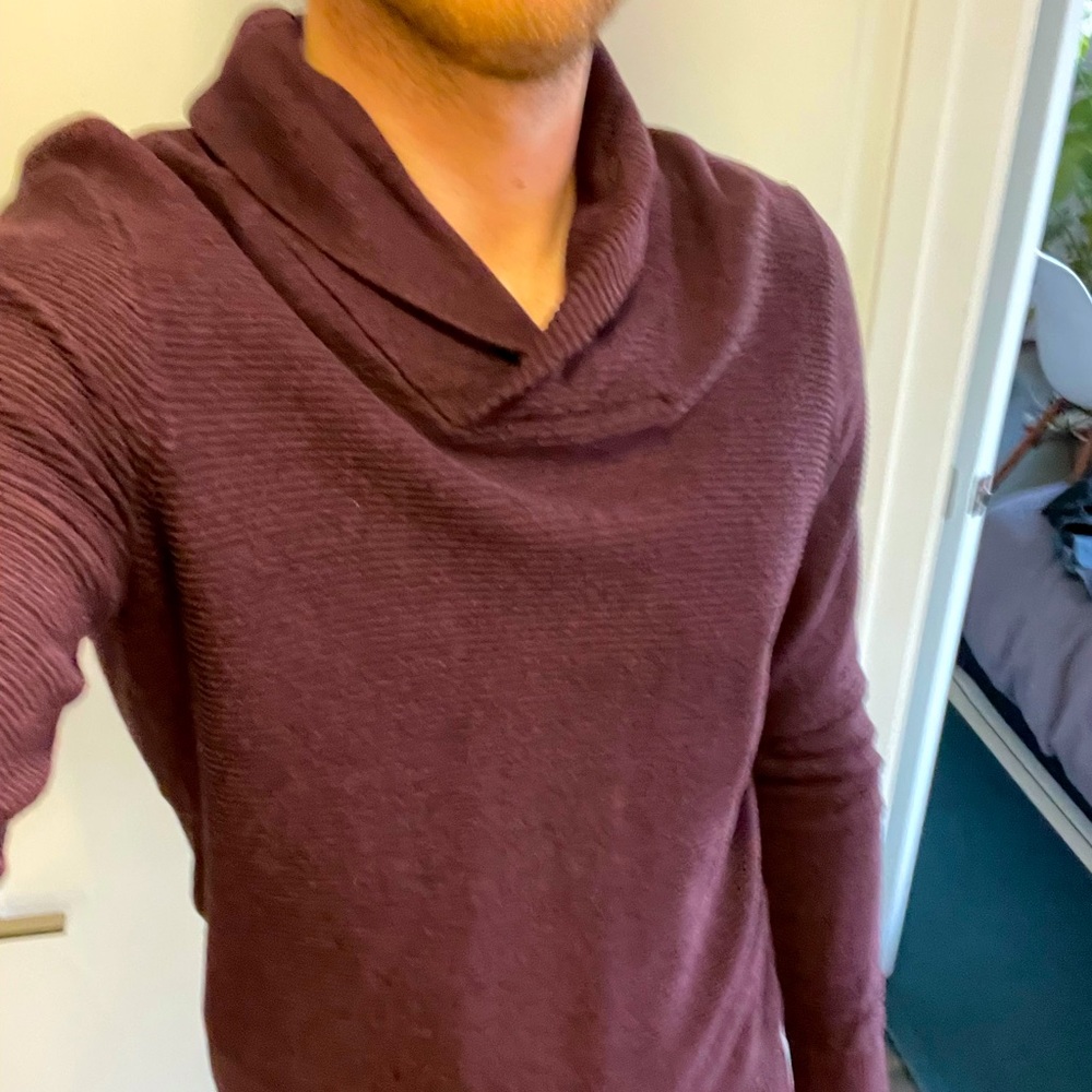 Modern Men’s Medium Sweater with Collar